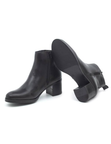 Botines de mujer de piel acabado a mano color negro