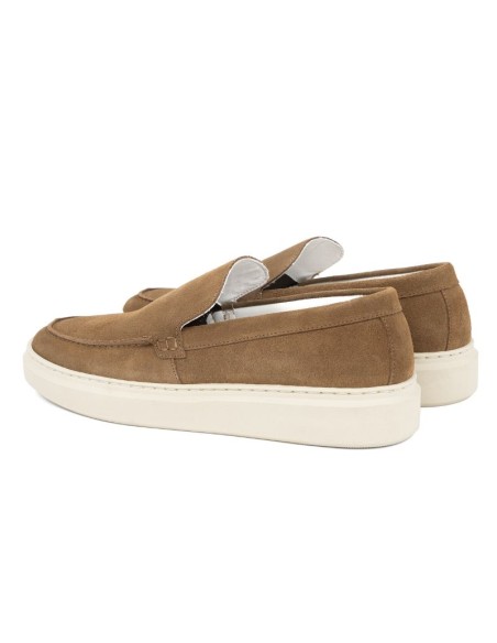 Mocasín de ante liso color cuero