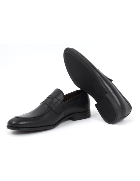 Mocasín de piel con antifaz color negro