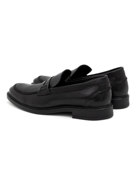 Mocasín de piel con antifaz color negro