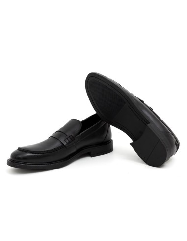 Mocasín de piel con antifaz color negro