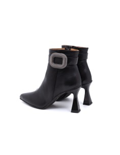 Black solid color women's boots 2