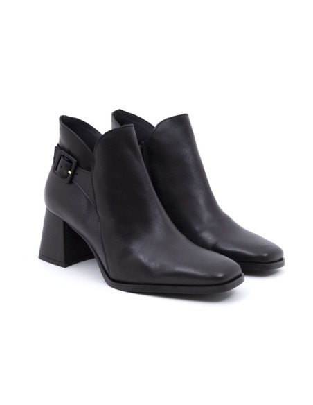 Black solid color women's boots