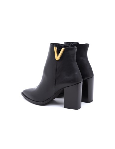 Black solid color women's boots
