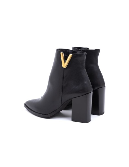 Black solid color women's boots