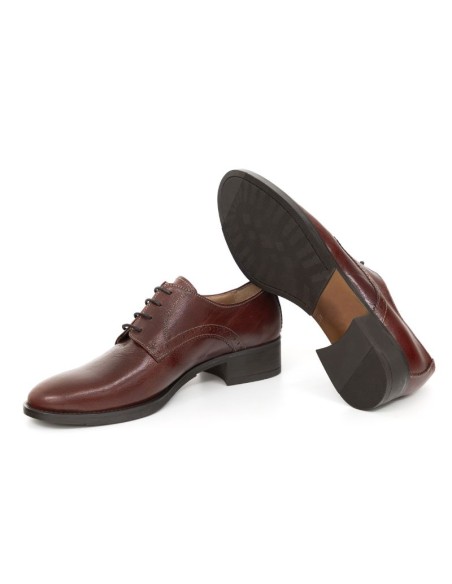 Zapato de Vestir de piel brogado color burdeos
