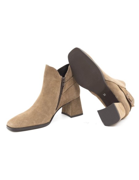 Botines de mujer de ante liso color beige