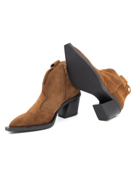 Botines de mujer de ante liso color cuero