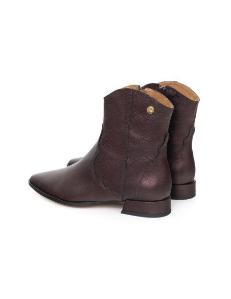 Brown solid color women's boots