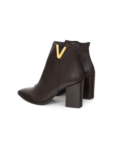 Brown solid color women's boots