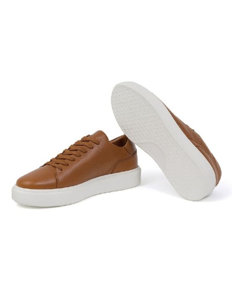 Sneakers de piel liso color cuero