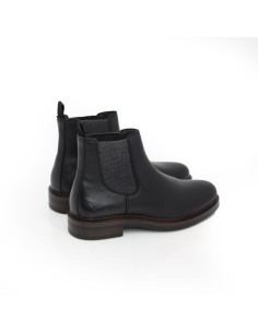 Black leather chelsea boots 2