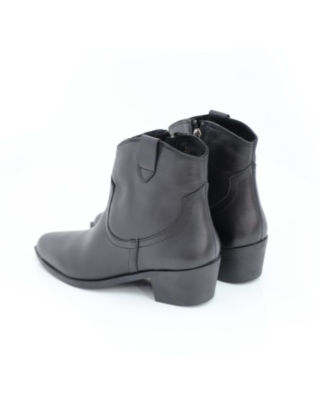 Black solid color women's boots