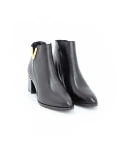 Black solid color women's boots