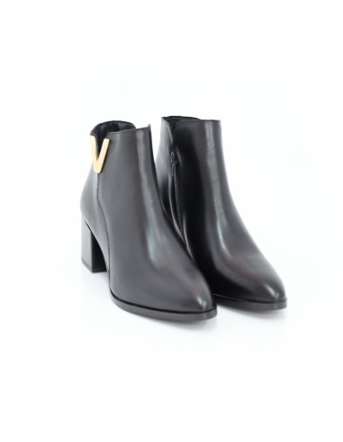 Black solid color women's boots