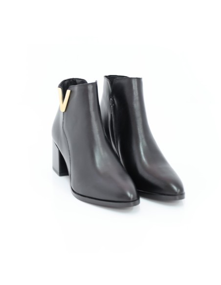 Black solid color women's boots
