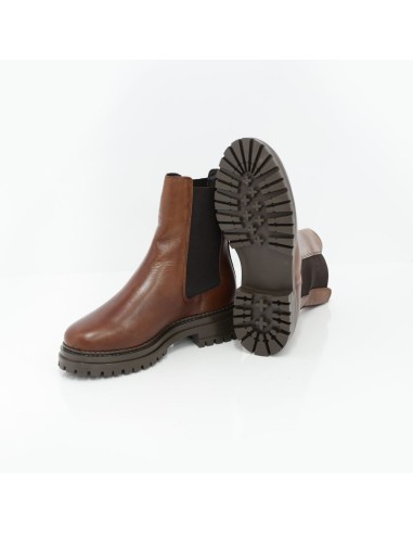 Botas de mujer de piel con aplique metálico color marrón