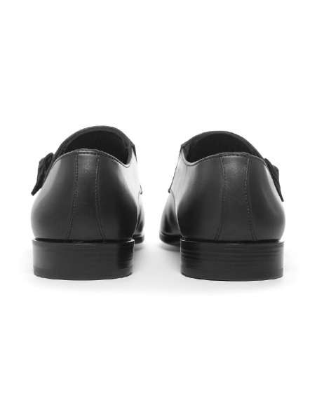 Zapato con hebilla de piel con dos  hebillas color negro