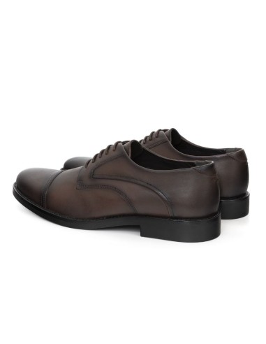 Derby de piel con costura color marrón