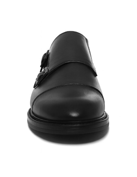 Zapato con hebilla de piel acabado a mano color negro