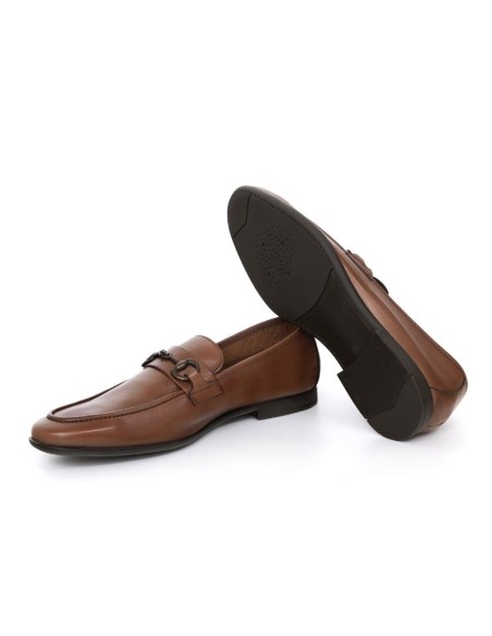 Mocasín de piel de piso antideslizante color cuero