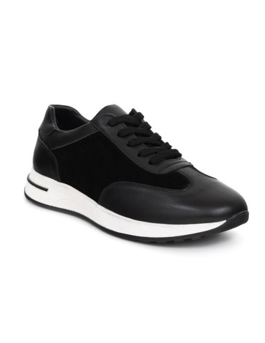 Deportivo de piel liso color negro