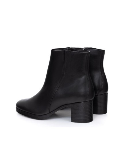 Botines de mujer de piel acabado a mano color negro