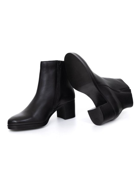 Botines de mujer de piel acabado a mano color negro