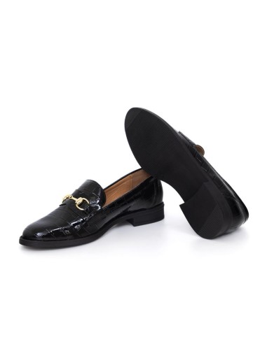 Mocasines de mujer de piel con aplique metálico color negro