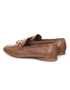 Mocasines de mujer de piel con aplique metálico color cuero 2