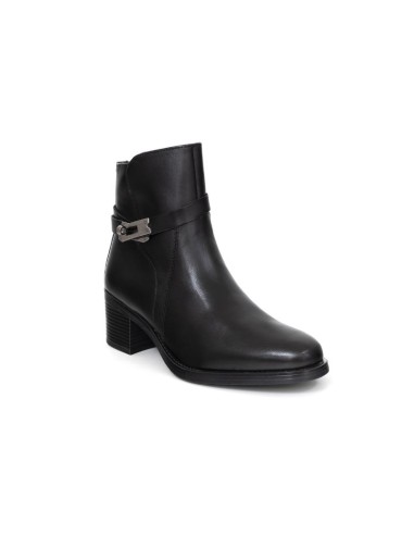 Botines de mujer de piel con aplique metálico color negro