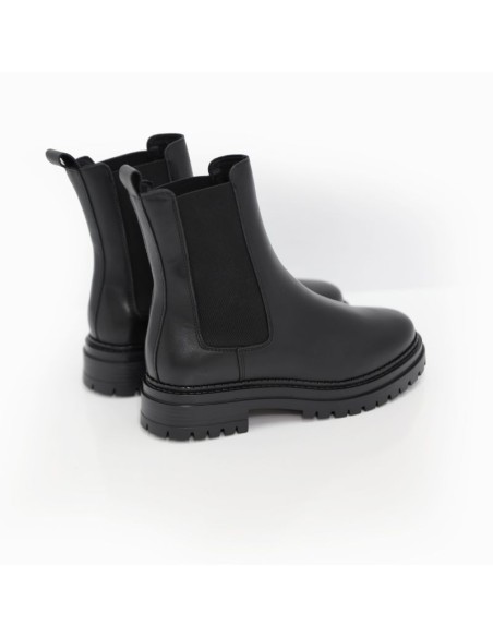 Botas de mujer de piel con aplique metálico color negro