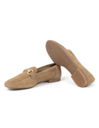 Mocasines de mujer de ante con aplique metálico color cuero