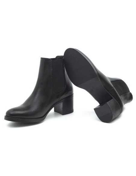 Botines de mujer de piel acabado a mano color negro