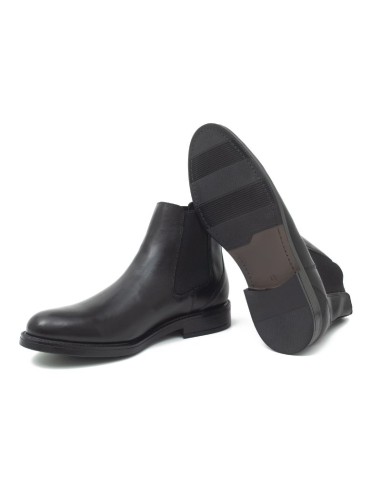 Botines Chelsea de piel acabado a mano color negro