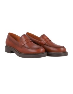 Mocasines de mujer de piel con aplique metálico color cuero 2