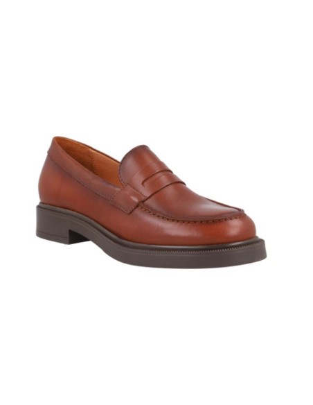 Mocasines de mujer de piel con aplique metálico color cuero