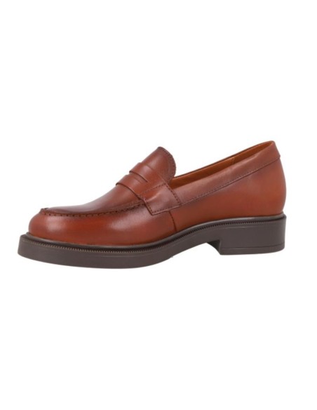 Mocasines de mujer de piel con aplique metálico color cuero