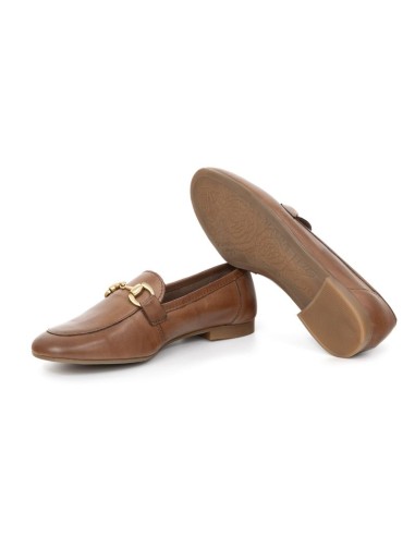 Mocasines de mujer de piel con aplique metálico color cuero