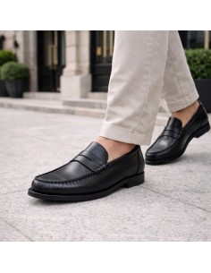 Black leather Castellanos