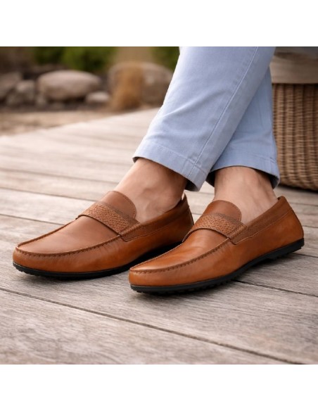 Mocasín de piel con antifaz color cuero