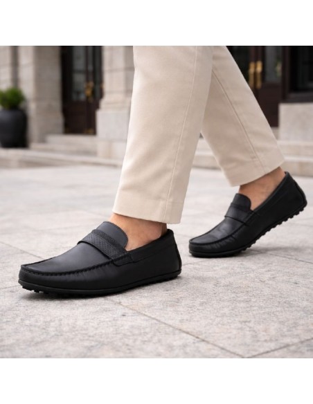 Mocasín de piel con antifaz color negro