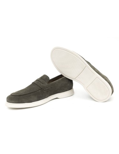 Mocasín de ante con costura color verde