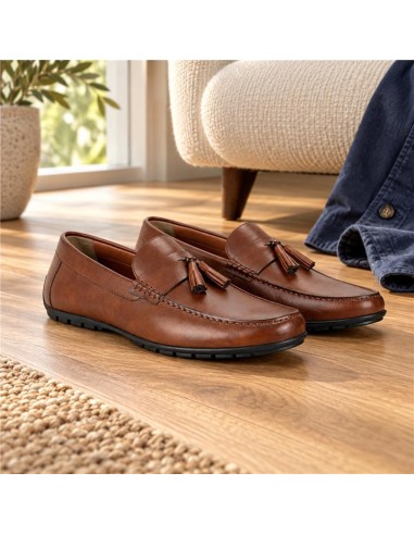 Mocasín de piel con borlas color marrón