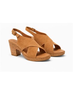 Sandalias de mujer de ante con hebilla color cuero 2