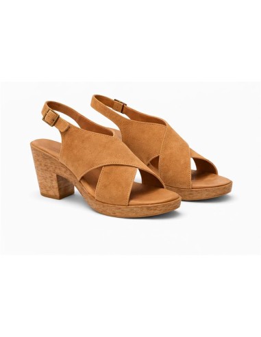 Sandalias de mujer de ante con hebilla color cuero