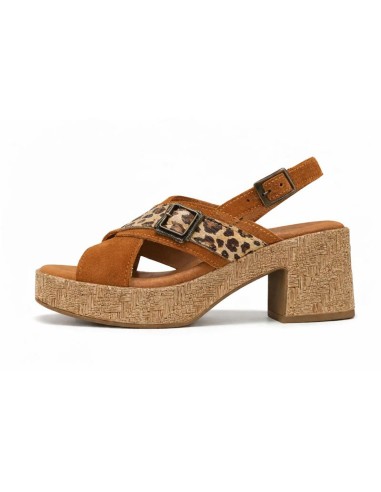 Sandalias de mujer de ante con hebilla color cuero