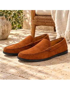 Mocasín de ante de piso antideslizante color cuero