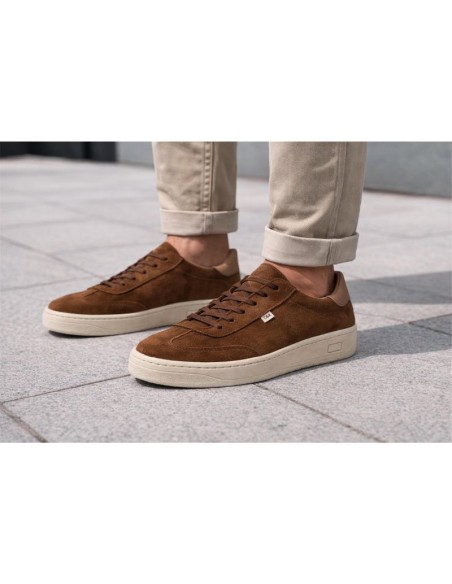 Sneakers de ante liso color cuero