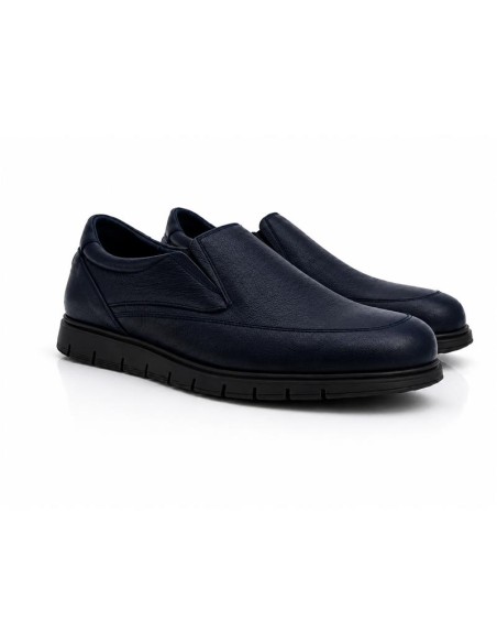 Mocasín de piel con aplique metálico color azul